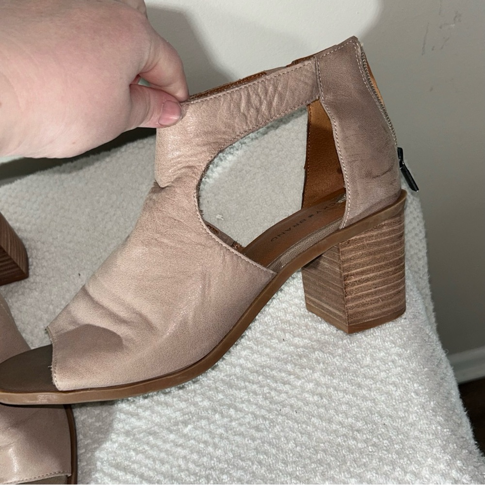 Lucky Brand Elegant Tan Women's Shoes - Picture 11 of 15